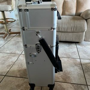 Rolling storage case for 70$ bought for 100$